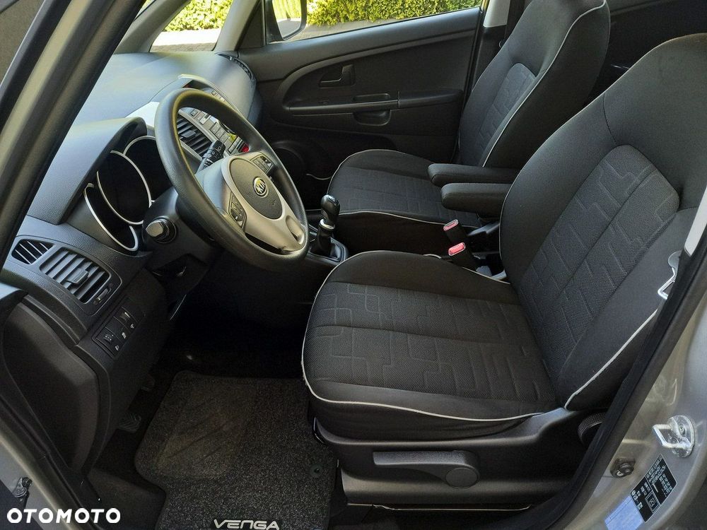 Kia Venga - 27