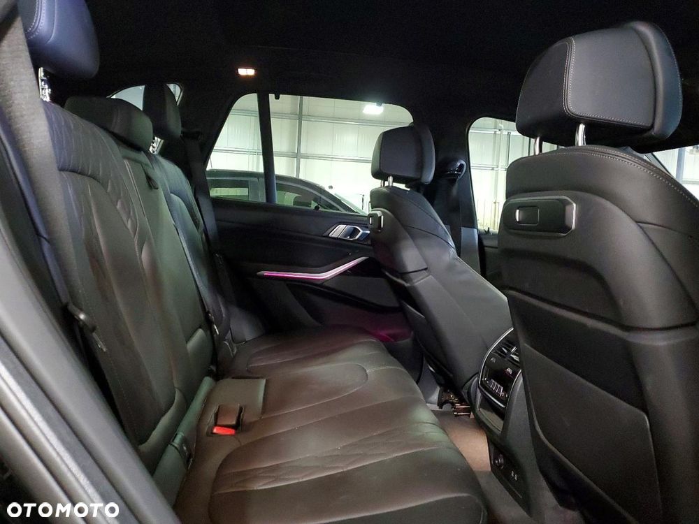 BMW X5 xDrive40i - 12