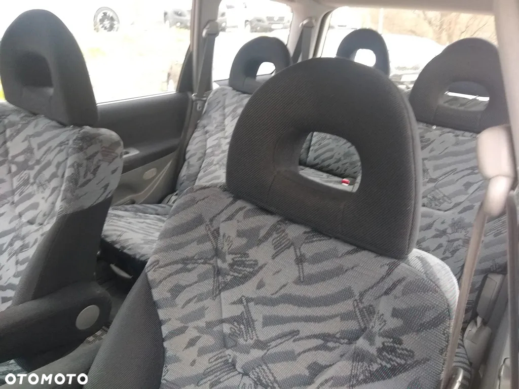 Mitsubishi Space Wagon 2.4 GDI Family - 12