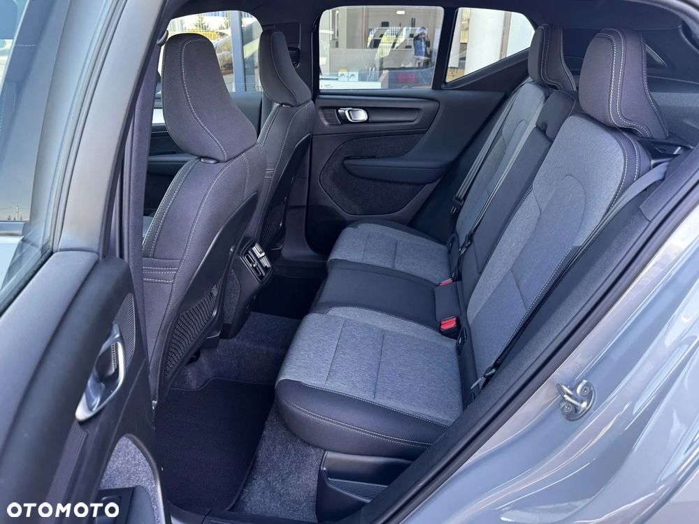 2025 Volvo XC 40 B3 Plus Dark, photograph 12