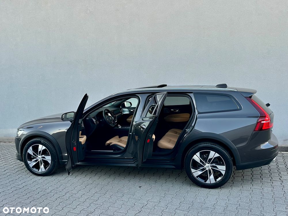 Volvo V60 Cross Country B4 D AWD Ultimate - 19