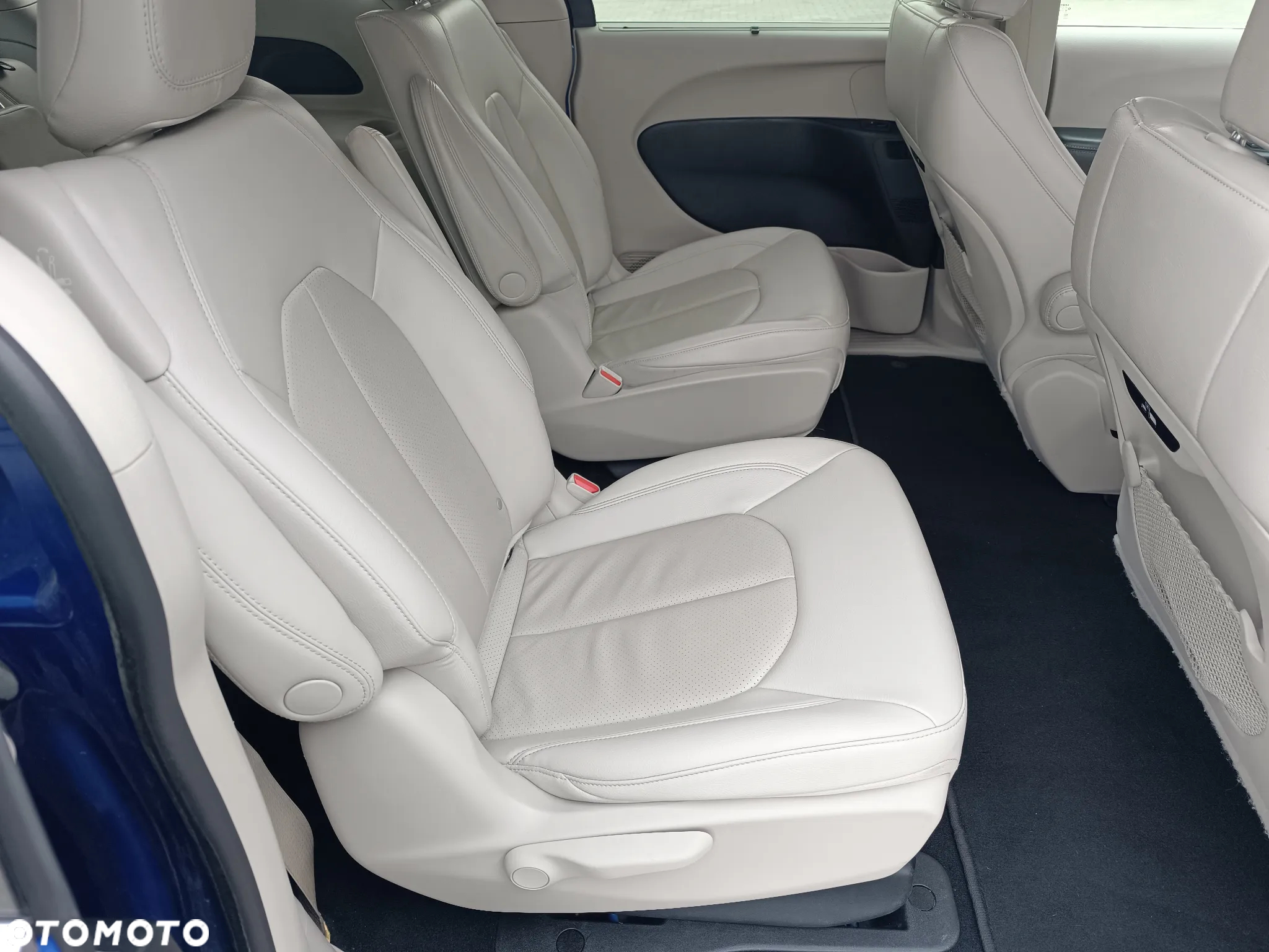 Chrysler Pacifica - 21