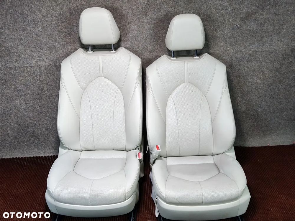 TOYOTA HIGHLANDER 20-24r Fotele Kanapy Boczki Skórzane 7 osób - 1