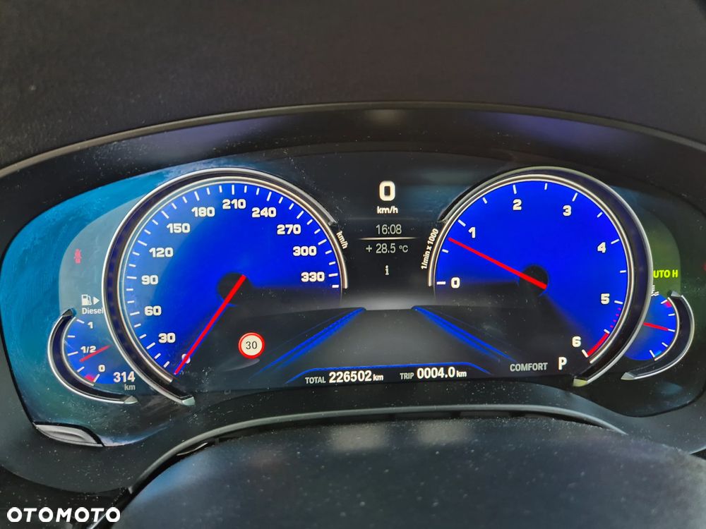 BMW Seria 5 530d xDrive M Sport sport - 12