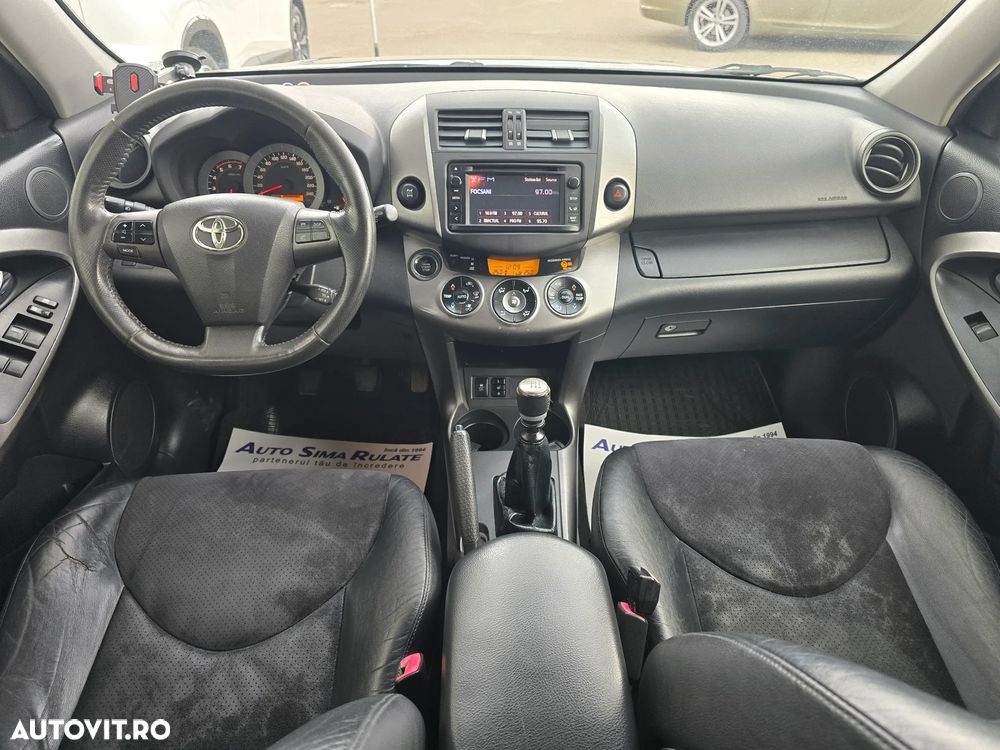 Toyota RAV4 - 8