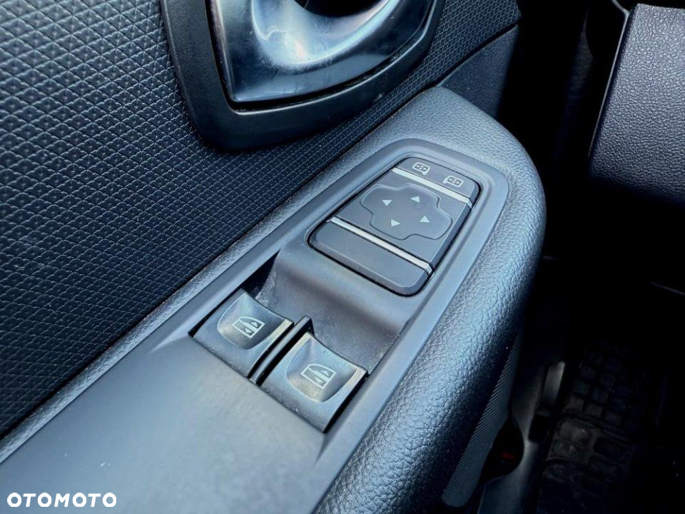 Renault Clio - 17