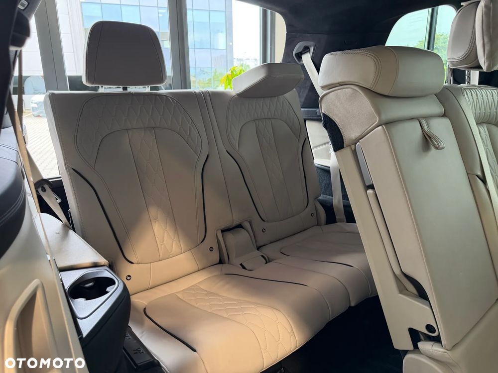 BMW X7 - 28