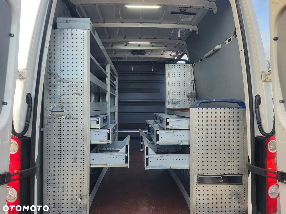 Volkswagen Crafter blaszak z zabudową warsztatową sortimo klima super stan - 5