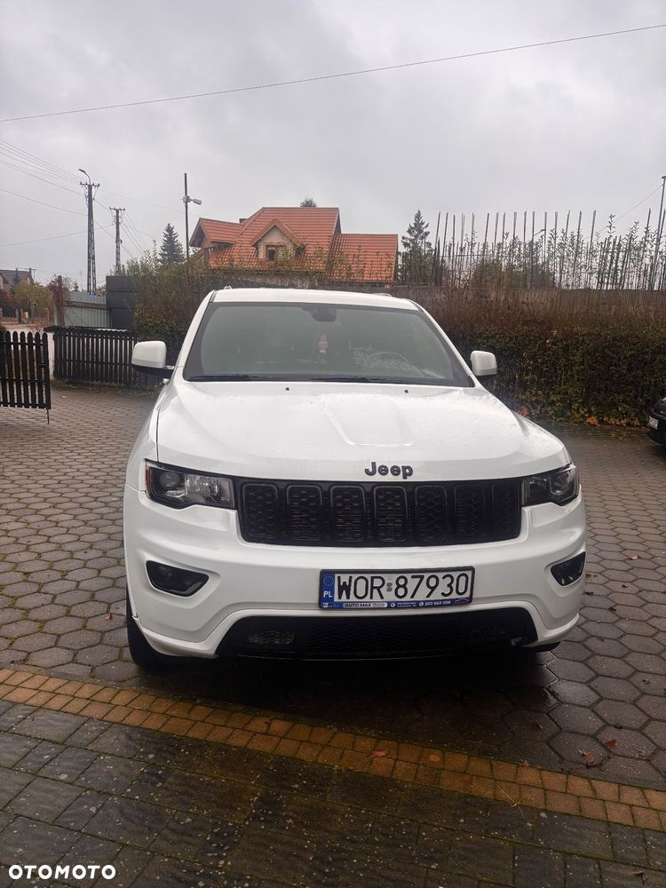 Jeep Grand Cherokee - 12