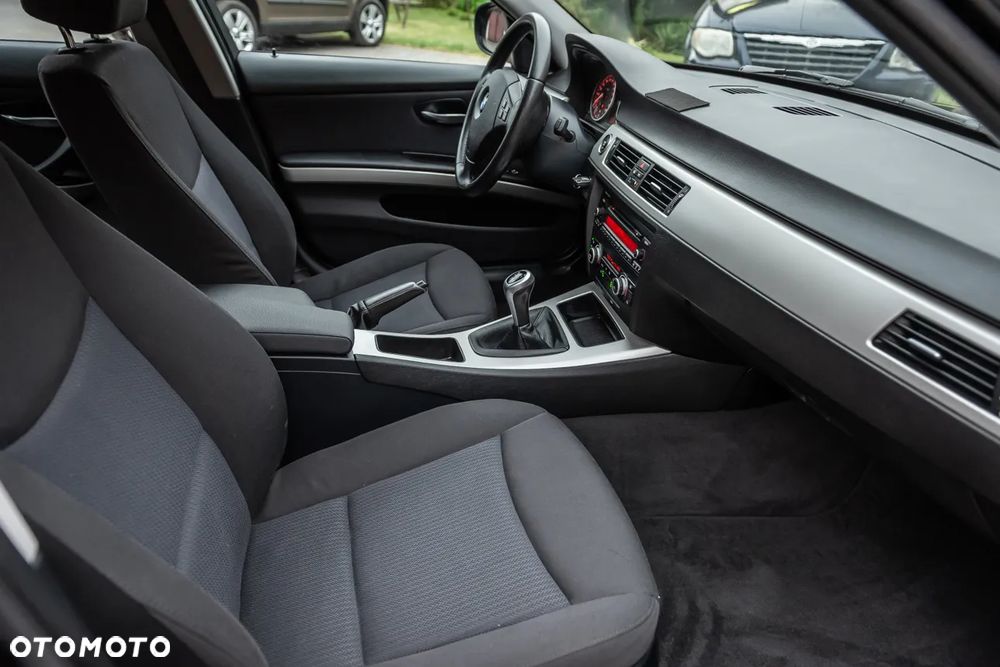 BMW Seria 3 318i Edition Exclusive - 18
