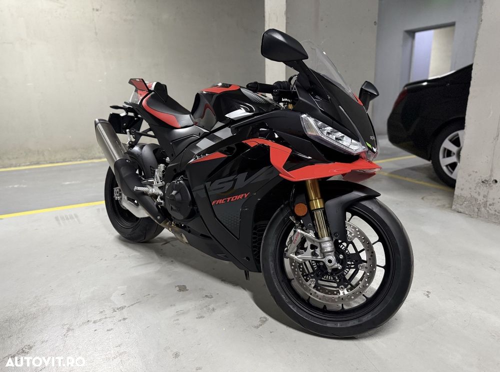 Aprilia RSV-4 Factory - 1