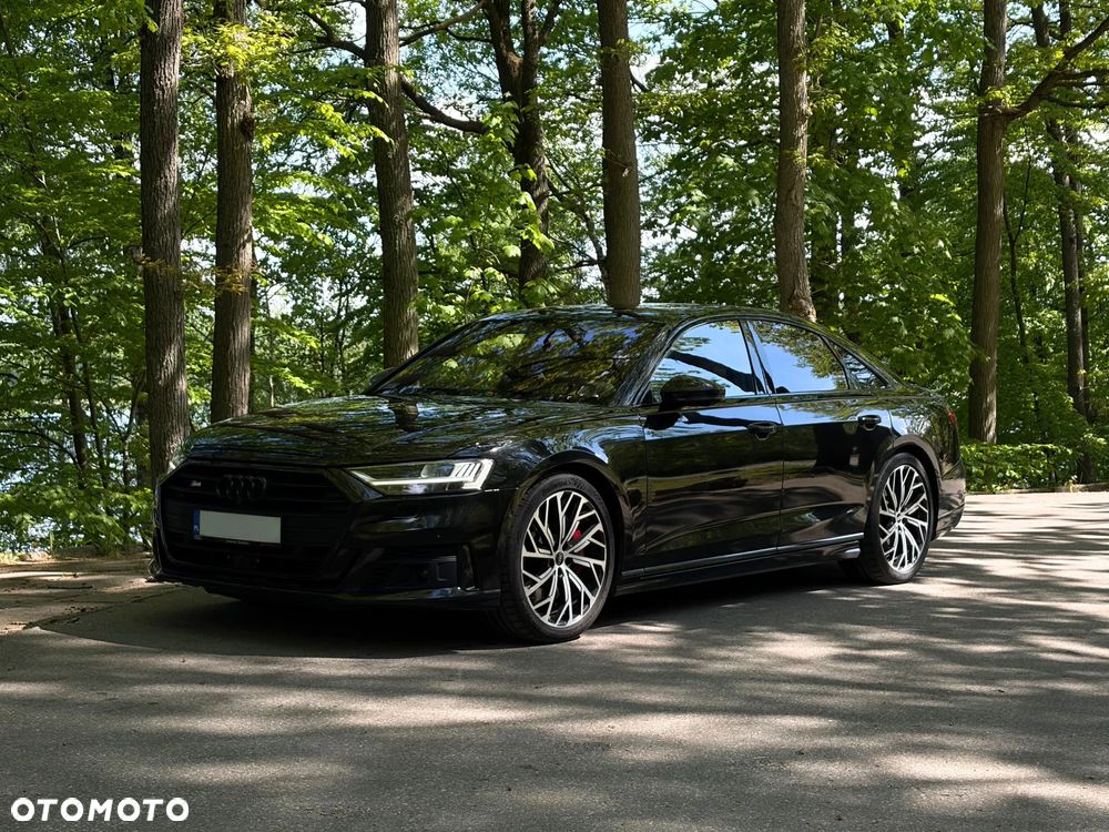 Audi S8 - 2