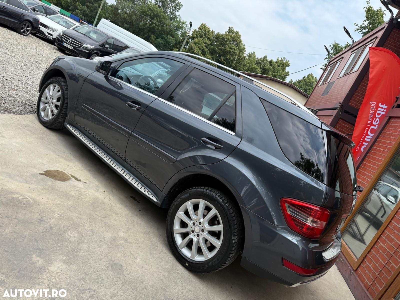 Mercedes-Benz ML 300 CDI 4Matic 7G-TRONIC DPF BlueEFFICIENCY Grand Edition - 39
