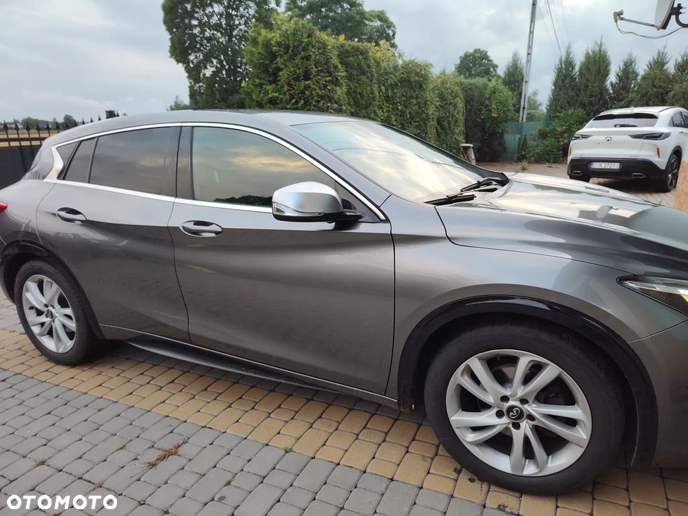 Infiniti Q30 - 3