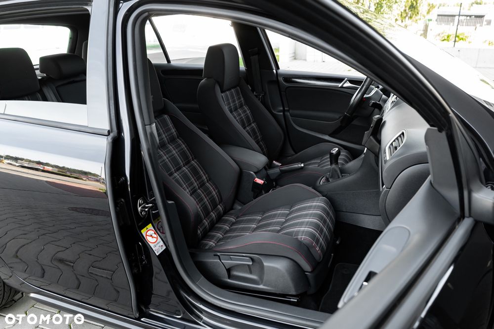 Volkswagen Golf 2.0 GTI - 24