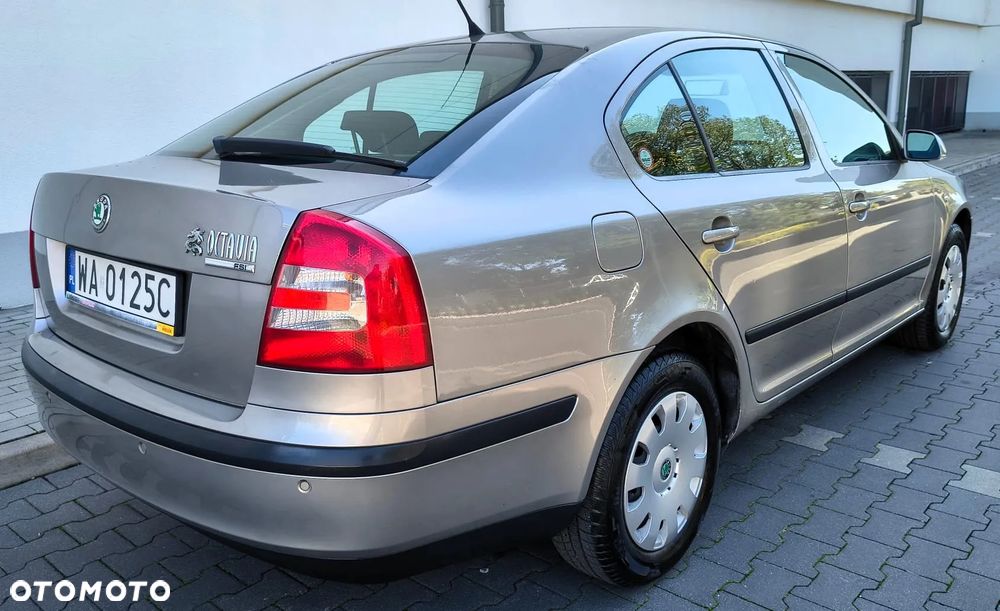 Skoda Octavia 1.6 FSI Ambiente - 3