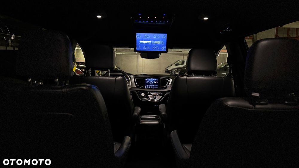 Chrysler Pacifica - 16