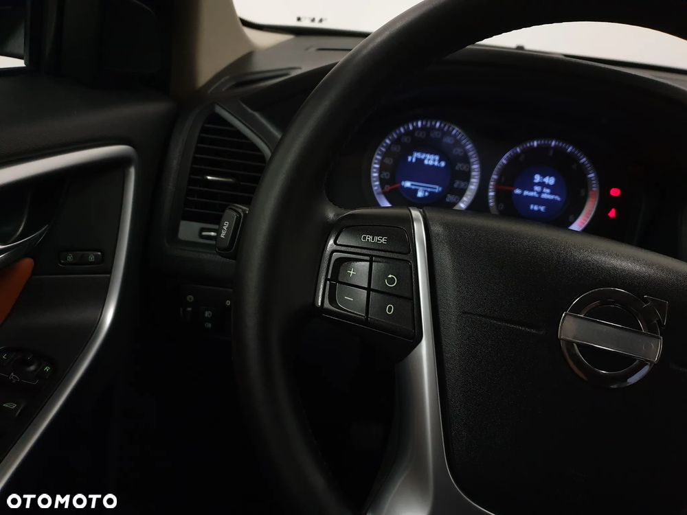 Volvo XC 60 D5 AWD Momentum - 10