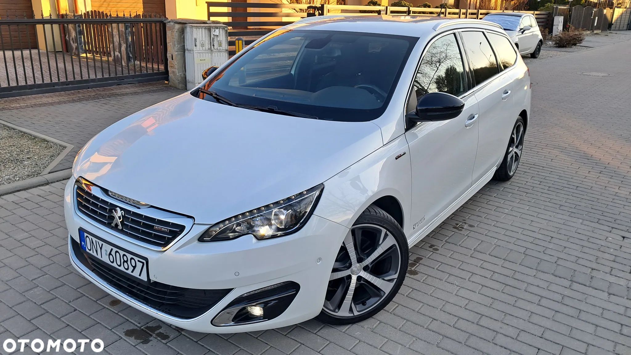 Peugeot 308 - 1