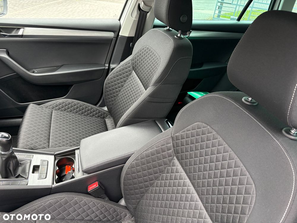 Skoda Superb 2.0 TDI Sportline - 9