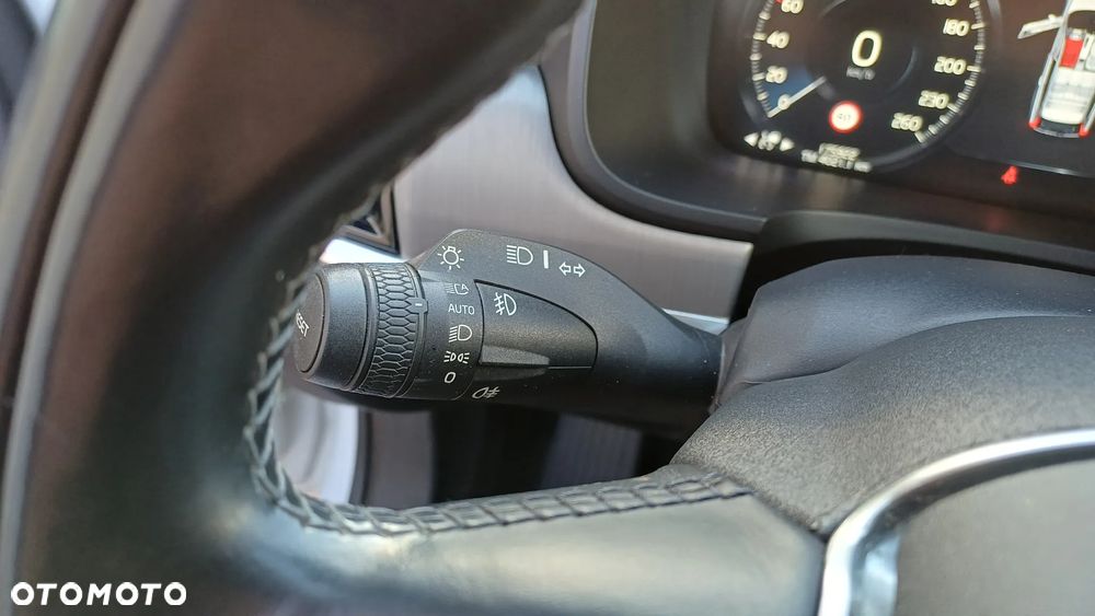 Volvo V90 D4 Geartronic Kinetic - 13