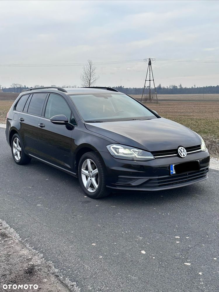 Volkswagen Golf - 1