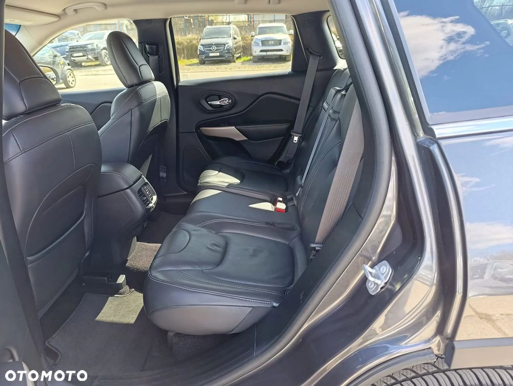 Jeep Cherokee - 14