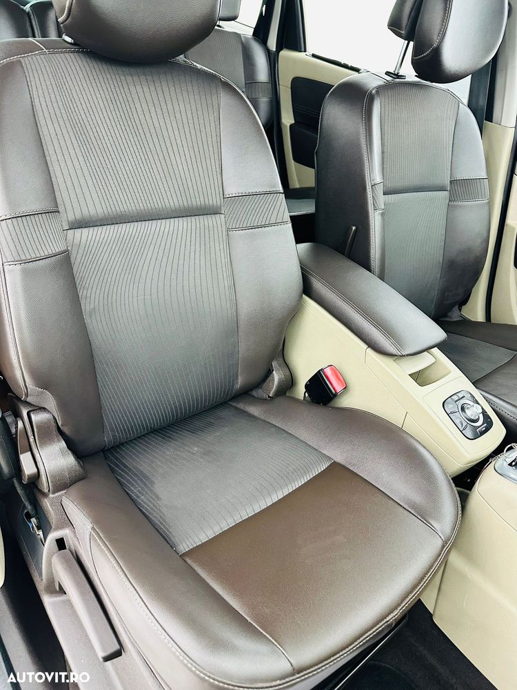 Renault Scenic 1.9 dCi FAP Dynamique - 11