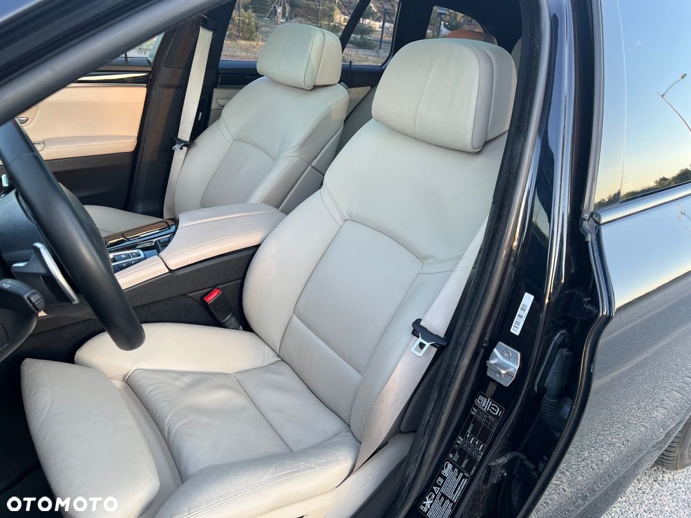 BMW Seria 5 530d xDrive - 10