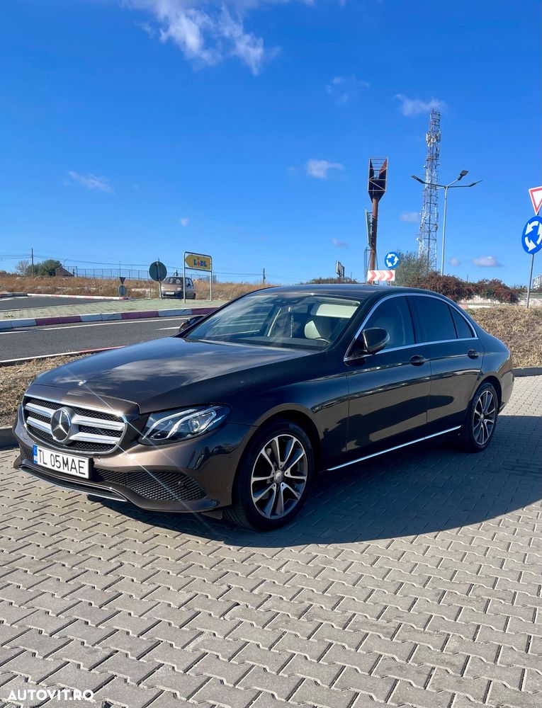 Mercedes-Benz E 220 d Aut. - 1