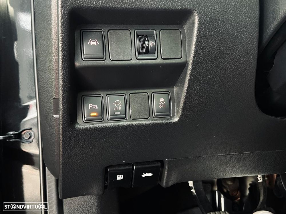 Nissan Qashqai 1.5 dCi N-Connecta 18 - 31