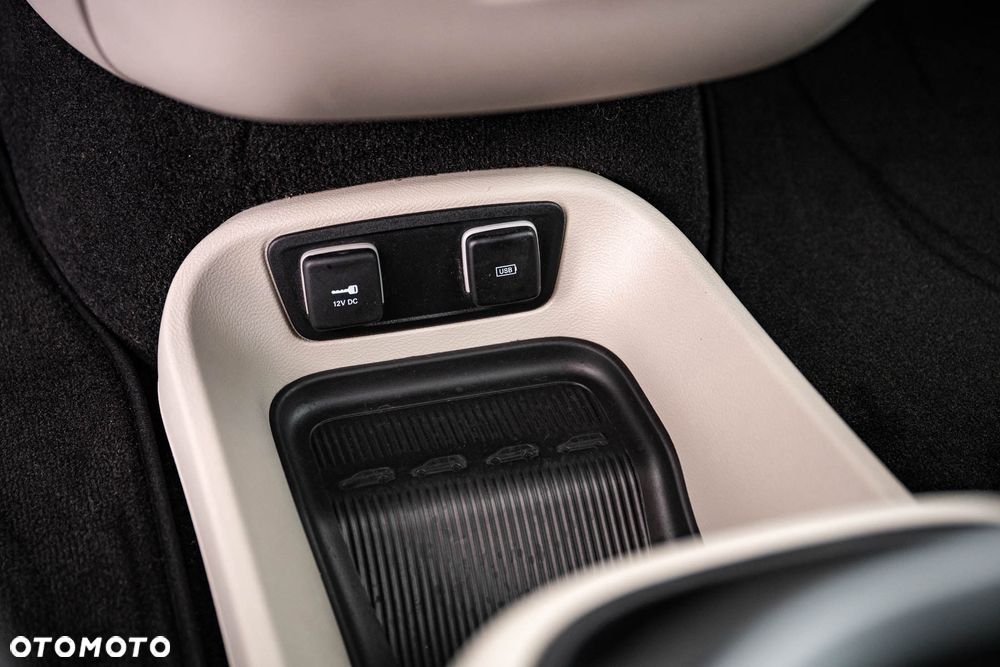 Chrysler Pacifica - 16