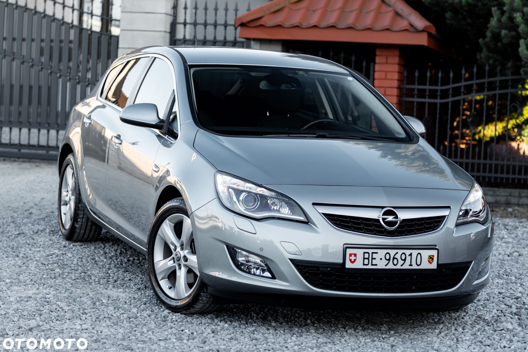 Opel Astra 1.6 Turbo Sport - 1