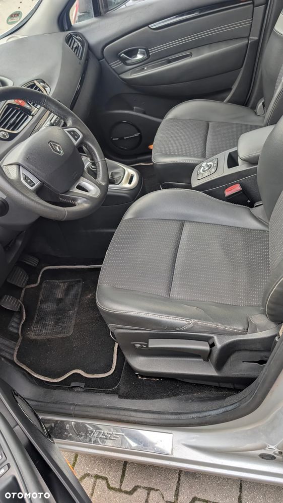 Renault Scenic 1.9 dCi Bose Edition - 9