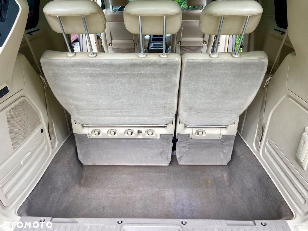 Chrysler Town & Country 3.8 - 11