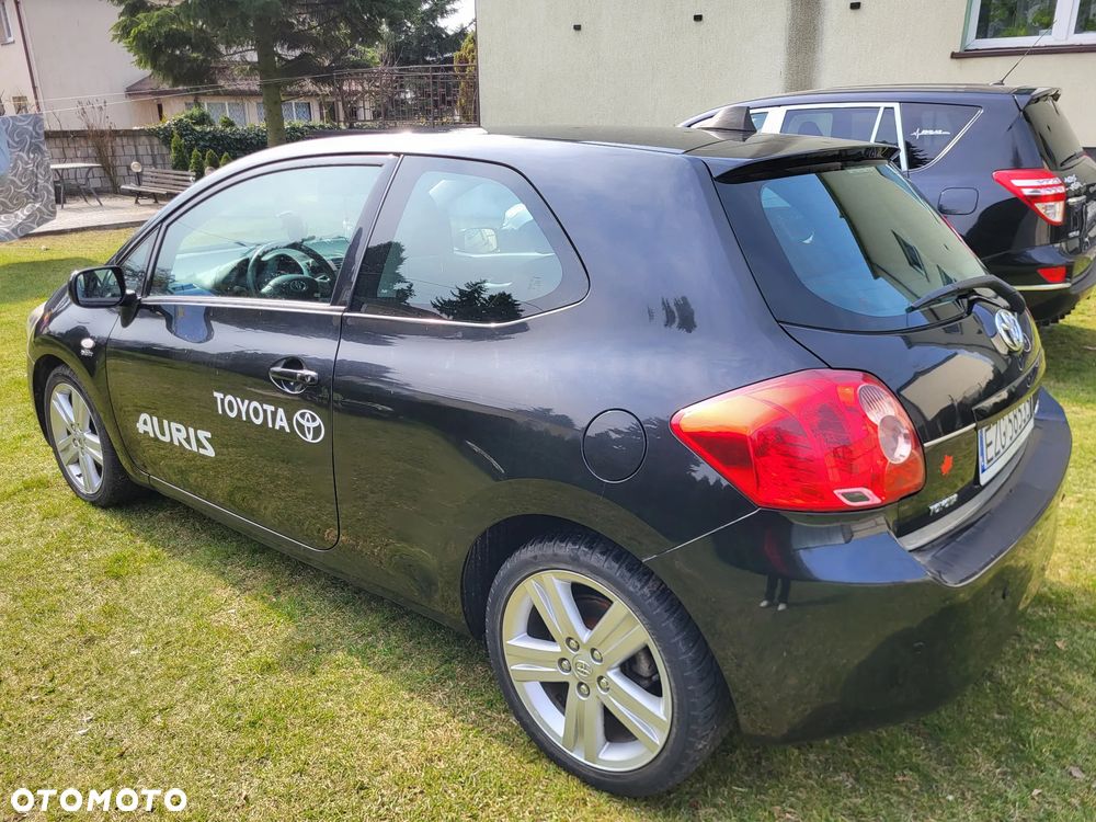 Toyota Auris 2.2 D-4D D-CAT - 5