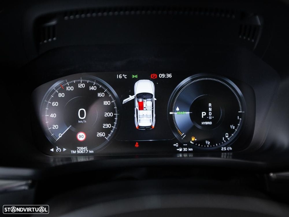 Volvo XC 60 2.0 T8 PHEV Momentum Plus AWD - 22