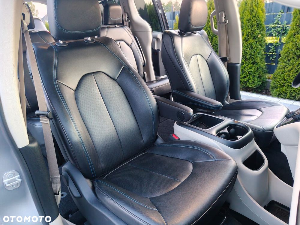 Chrysler Pacifica - 5