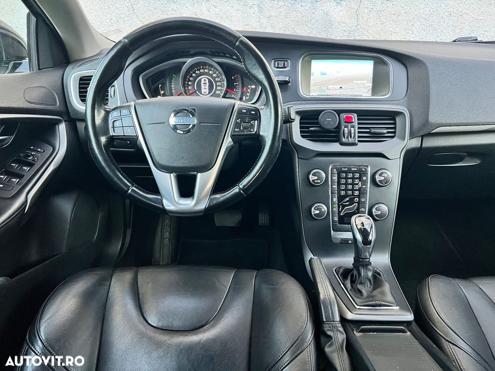 Volvo V40 D2 ECO Aut. R-Design - 19