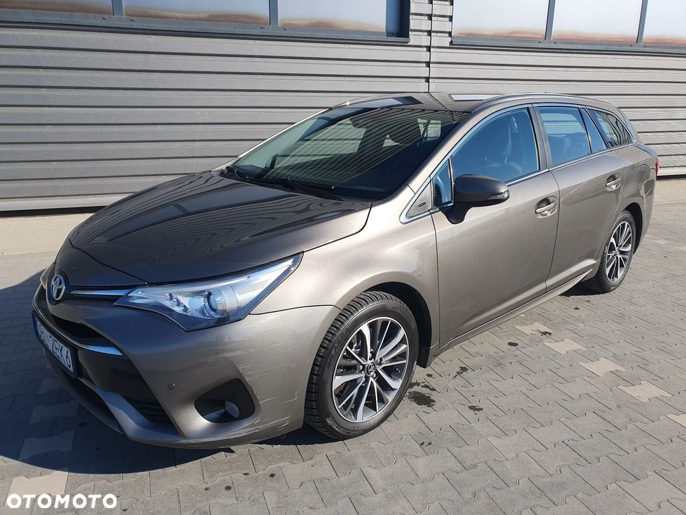 Toyota Avensis 2.0 D-4D Premium - 1