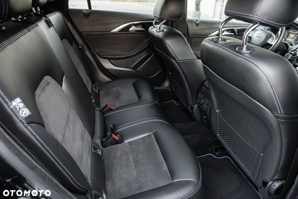 Infiniti Q30 1.6t Premium - 30