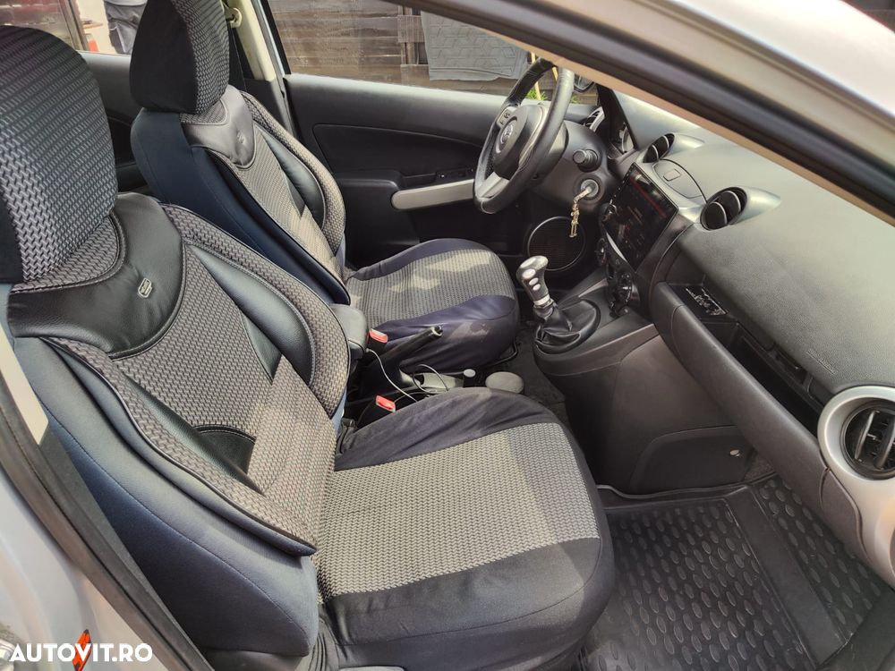 Mazda 2 - 5