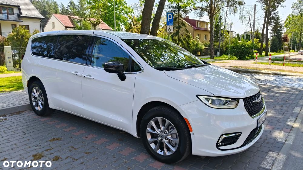 Chrysler Pacifica - 2