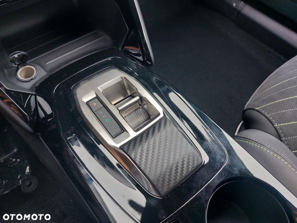 Peugeot 2008 PureTech mHEV GT Exclusive e-DCS6 - 22