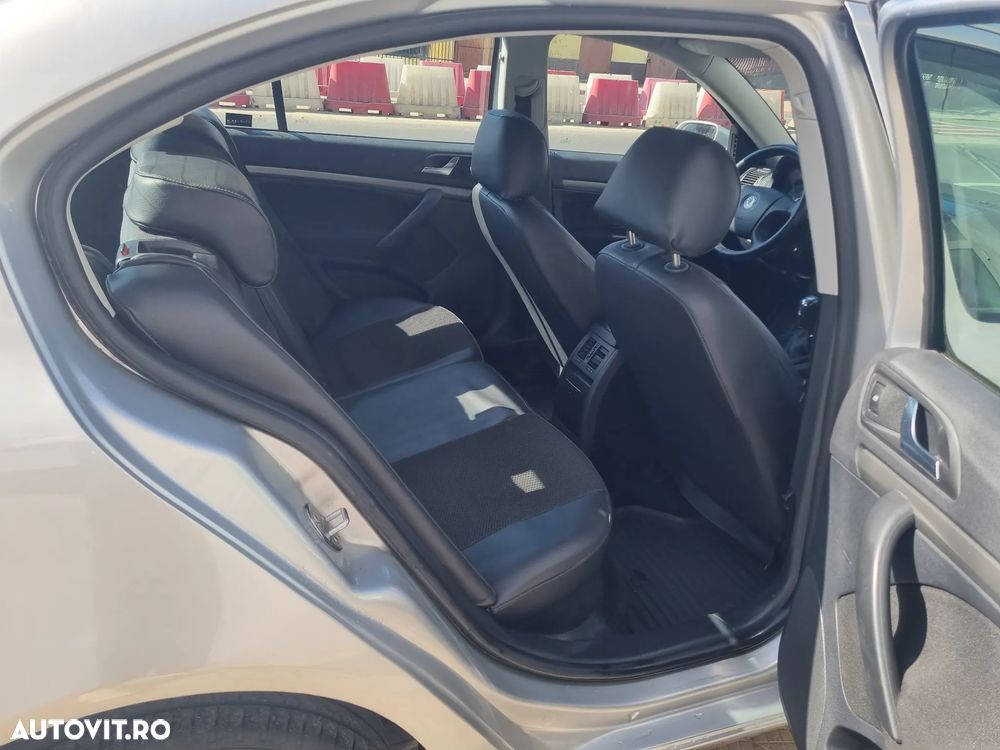 Skoda Octavia 1.6 Elegance - 10