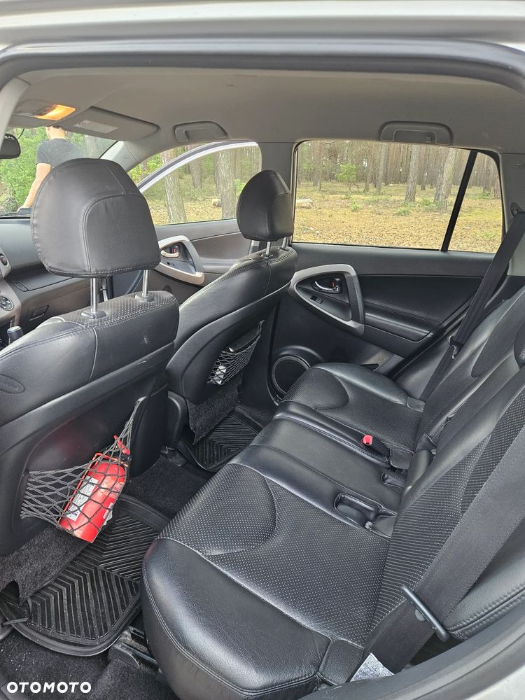 Toyota RAV4 - 6