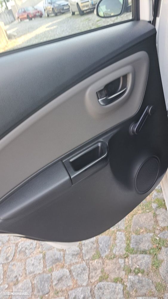 Toyota Yaris 1.5 HSD Exclusive+P.Luxury - 19