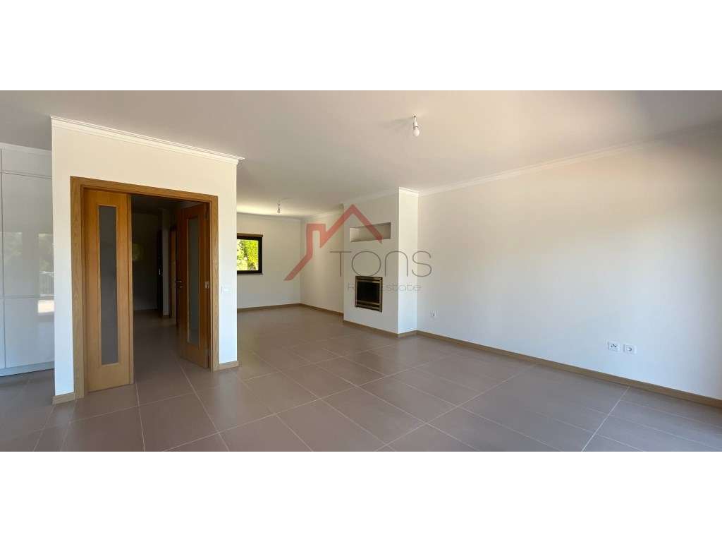 Moradia V3 de Design Contemporâneo em Condomínio Privado com Piscina - Grande imagem: 5/38