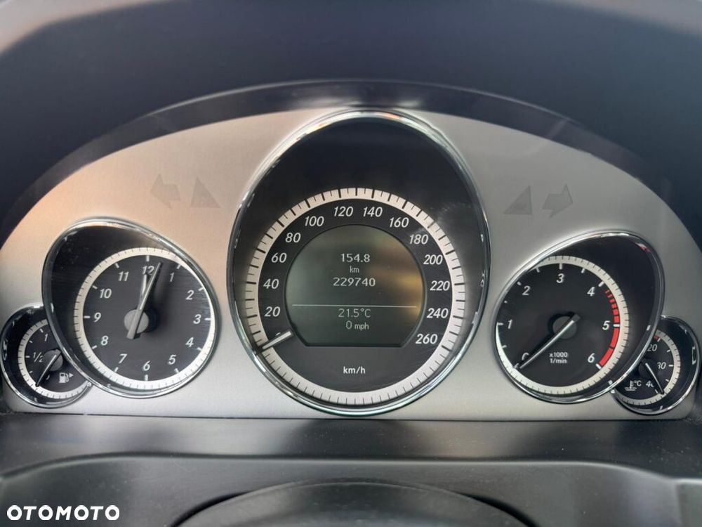 Mercedes-Benz Klasa E 220 CDI DPF BlueEFFICIENCY Avantgarde - 14