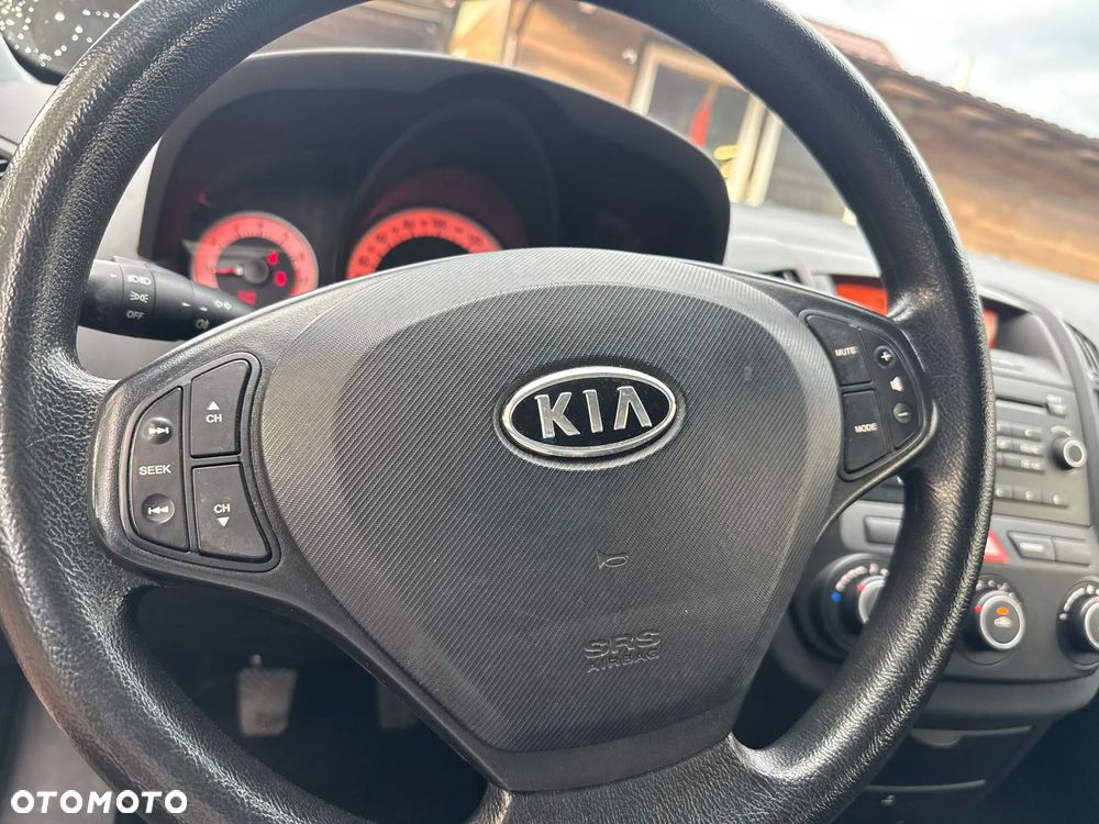 Kia Ceed - 12